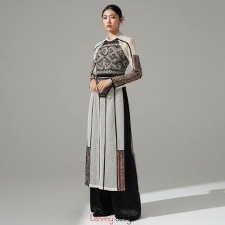 Áo dài lưới ôm, phối thổ cẩm trắng